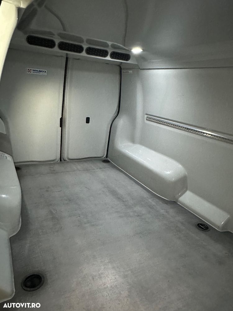 Volkswagen Transporter - 11