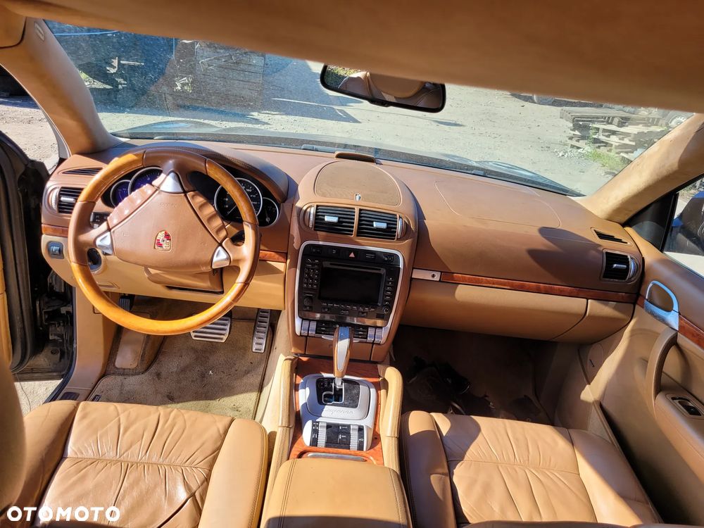 PORSCHE CAYENNE 955 fotel fotele kanapa deska kokpit podsufitka boczek boczki klamka podłokietnik licznik - 2