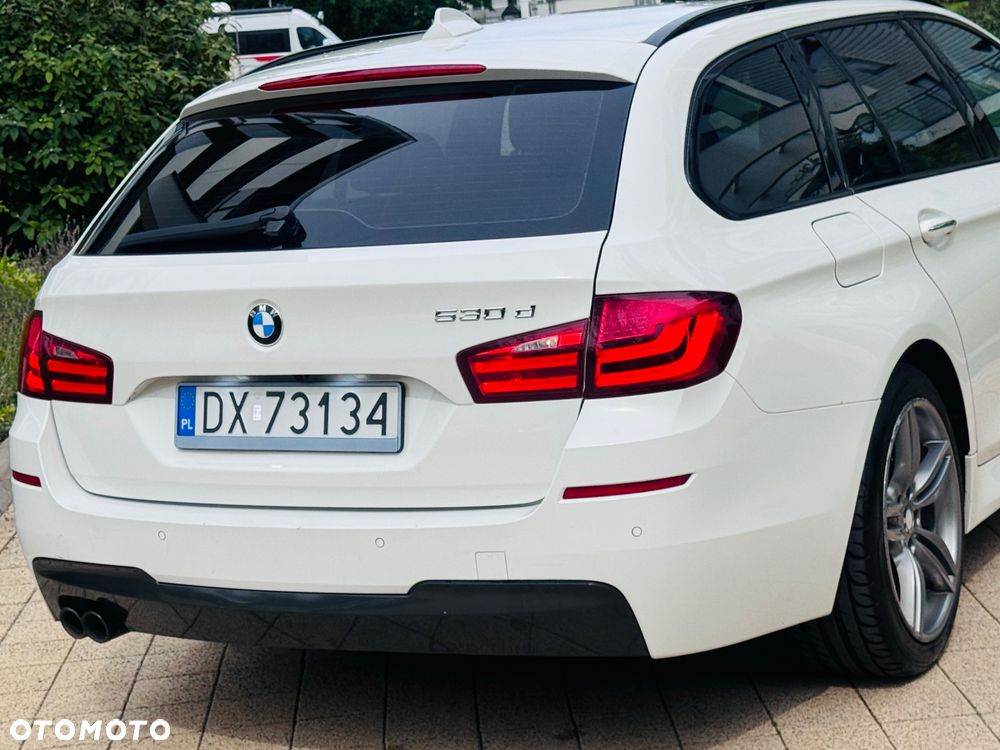 BMW Seria 5 530d xDrive - 14