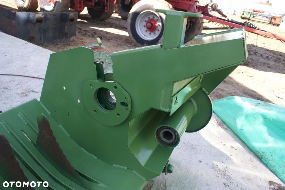 PODŁOGA PRASY RAMA PODBIERACZA 592 JOHN DEERE 08R - 7