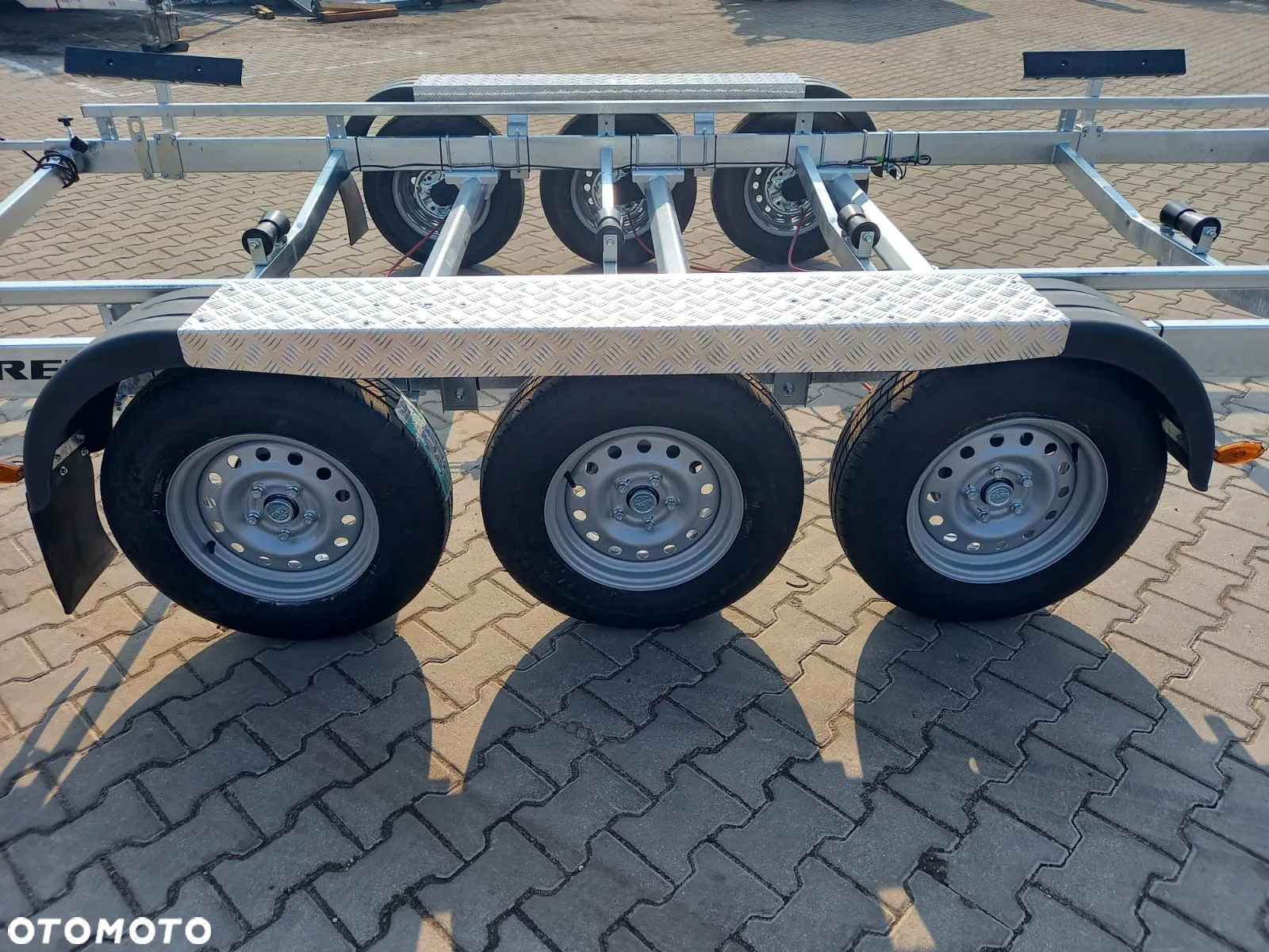 TEMARED DOSTAWA! Przyczepa podłodziowa B35 poszerzana wym. 915x253cm Idealna do transportu łodzi do 9,1m! Podpory płaskie, szeroka, MOCNA! DMC 3500 kg - 17