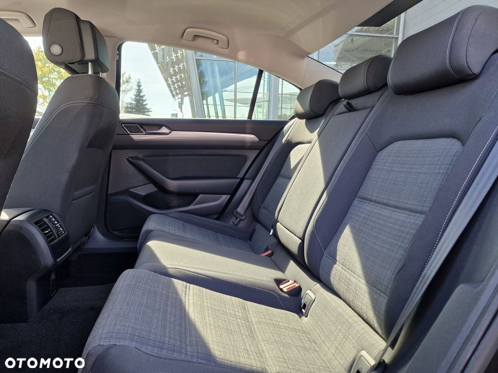 Volkswagen Passat - 13