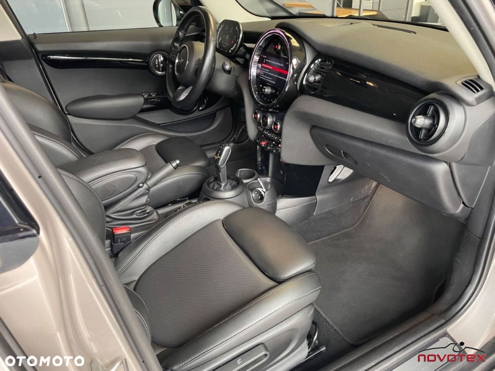 MINI Cooper Essential Trim - 19