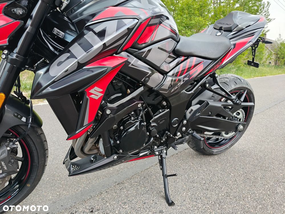 Suzuki GSX - 7