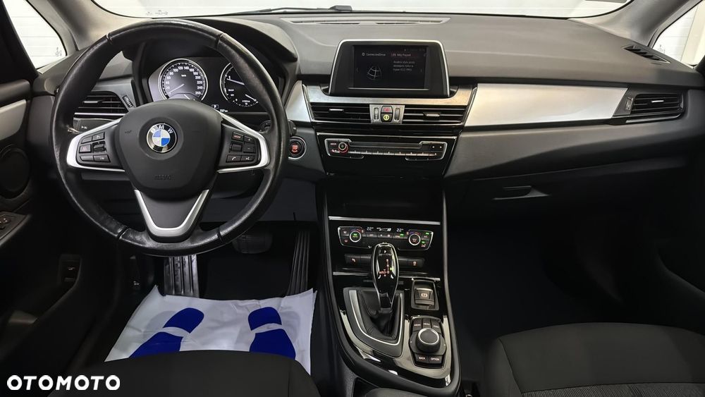 BMW Seria 2 218d - 15