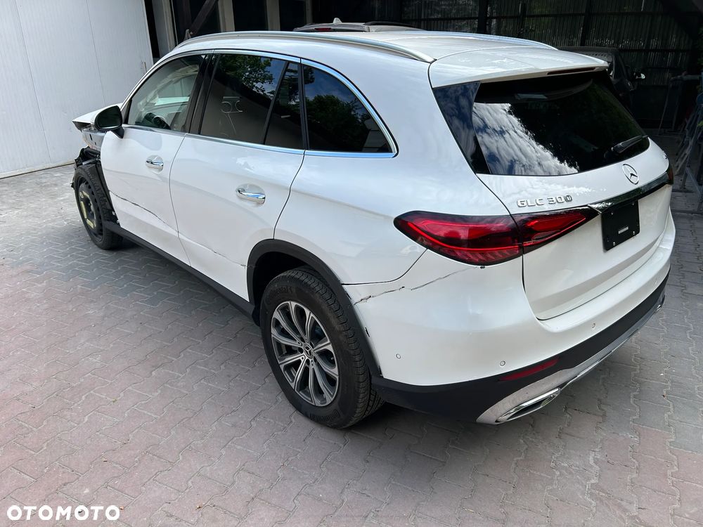 Mercedes-Benz GLC 300 4Matic 9G-TRONIC Avantgarde Advanced - 7
