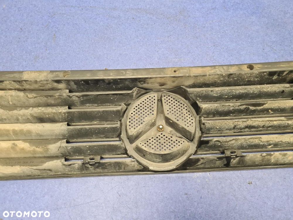 MERCEDES BENZ MB 100 ATRAPA GRILL - 7