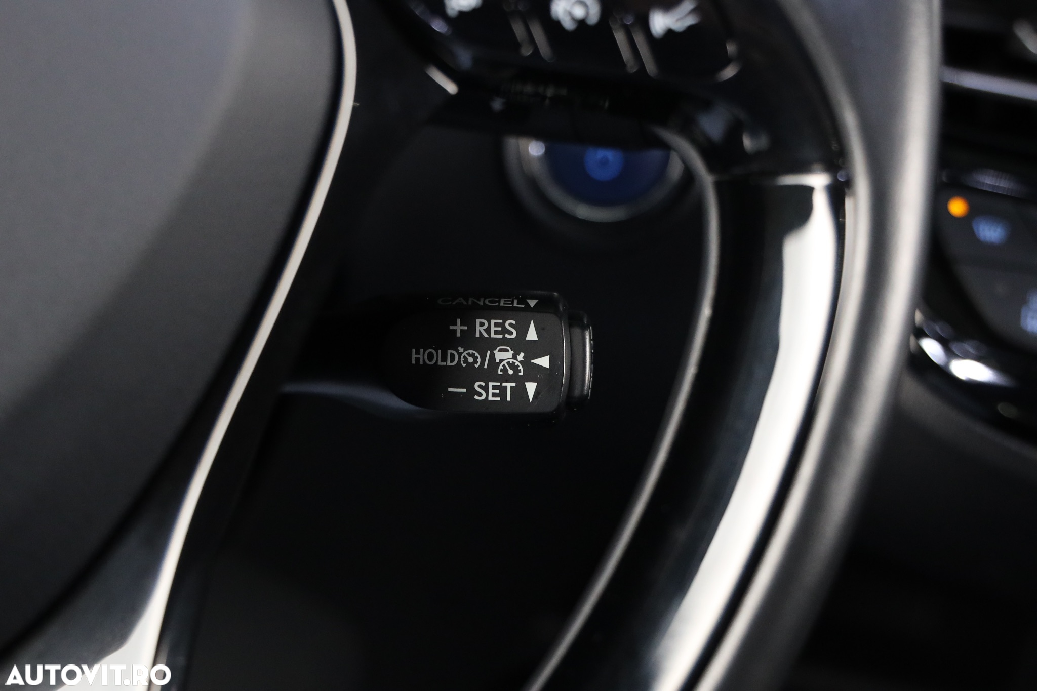 Toyota C-HR Hybrid Style - 24