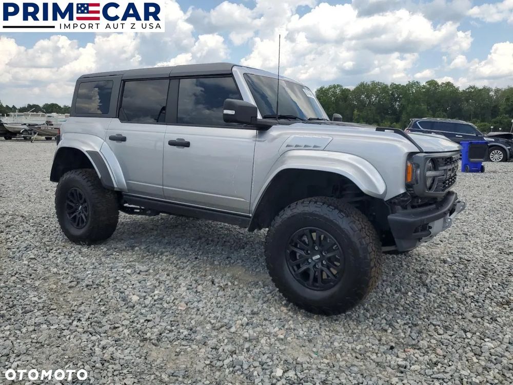 Ford Bronco - 1