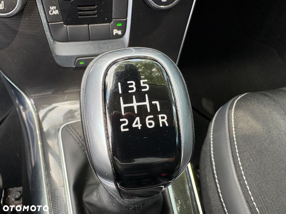 Volvo V40 D2 Momentum - 23
