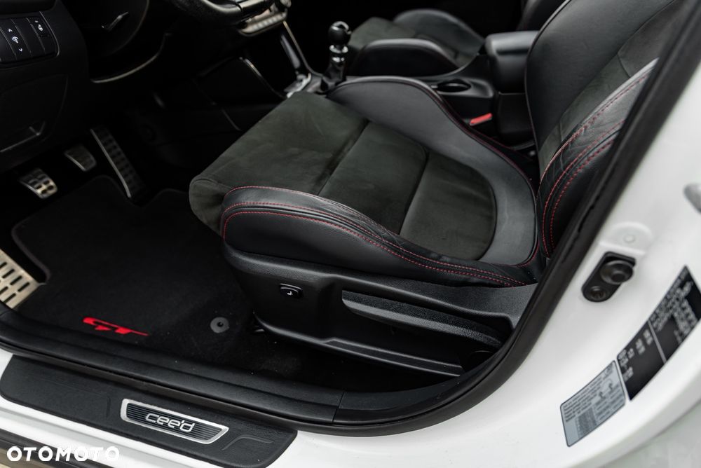 Kia Ceed 1.6 T-GDI GT - 23