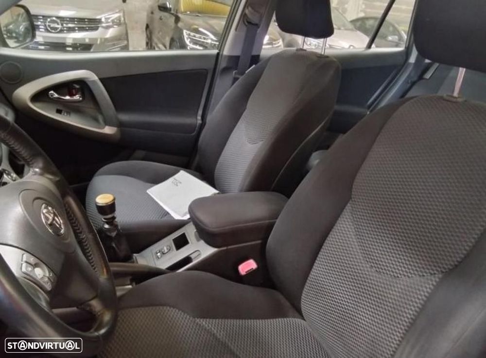Toyota RAV4 2.2 D-4D - 5