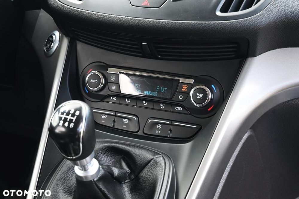 Ford Kuga 1.5 EcoBoost 2x4 Titanium - 35
