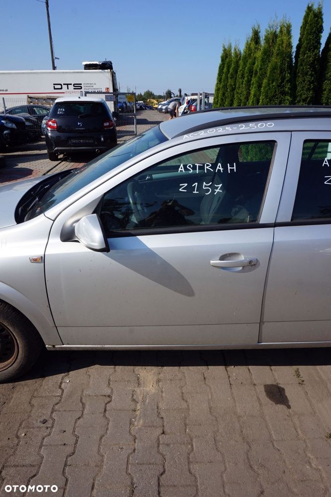 DRZWI PRZEDNIE LEWE ASTRA III H KOMBI Z157  SREBRNY OPEL 2004-2006 - 1
