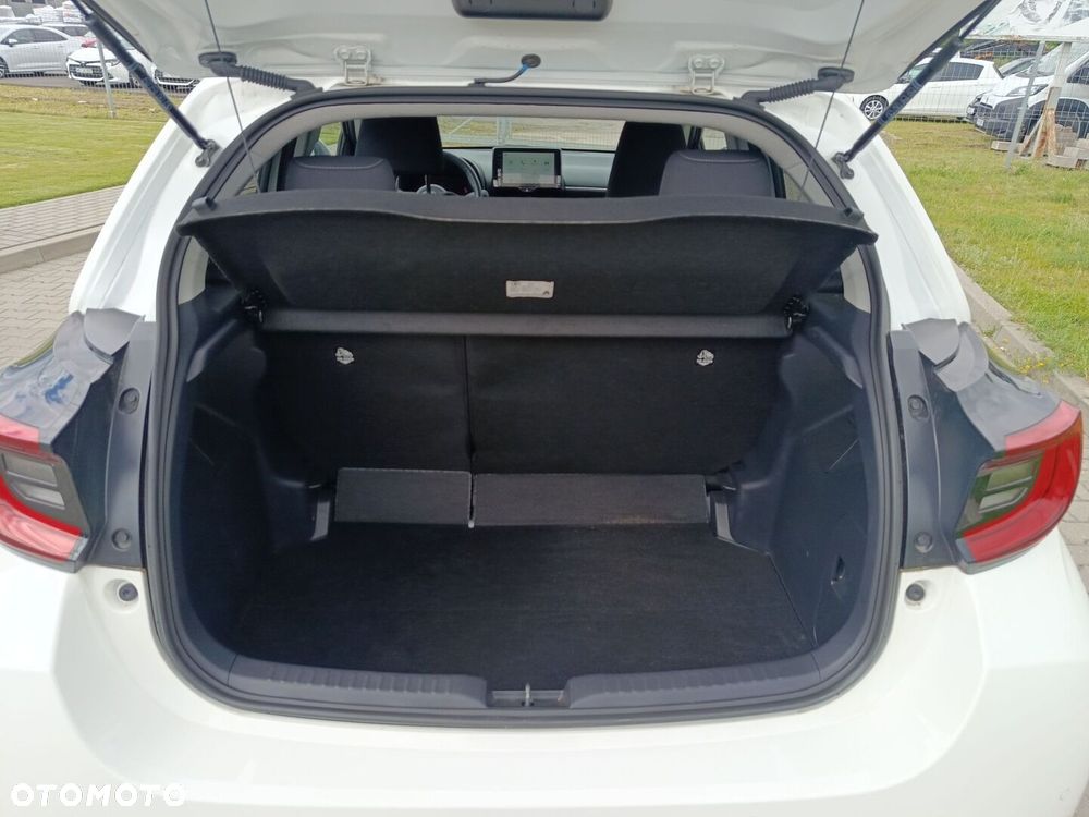 Toyota Yaris Hybrid 1.5 Style - 13
