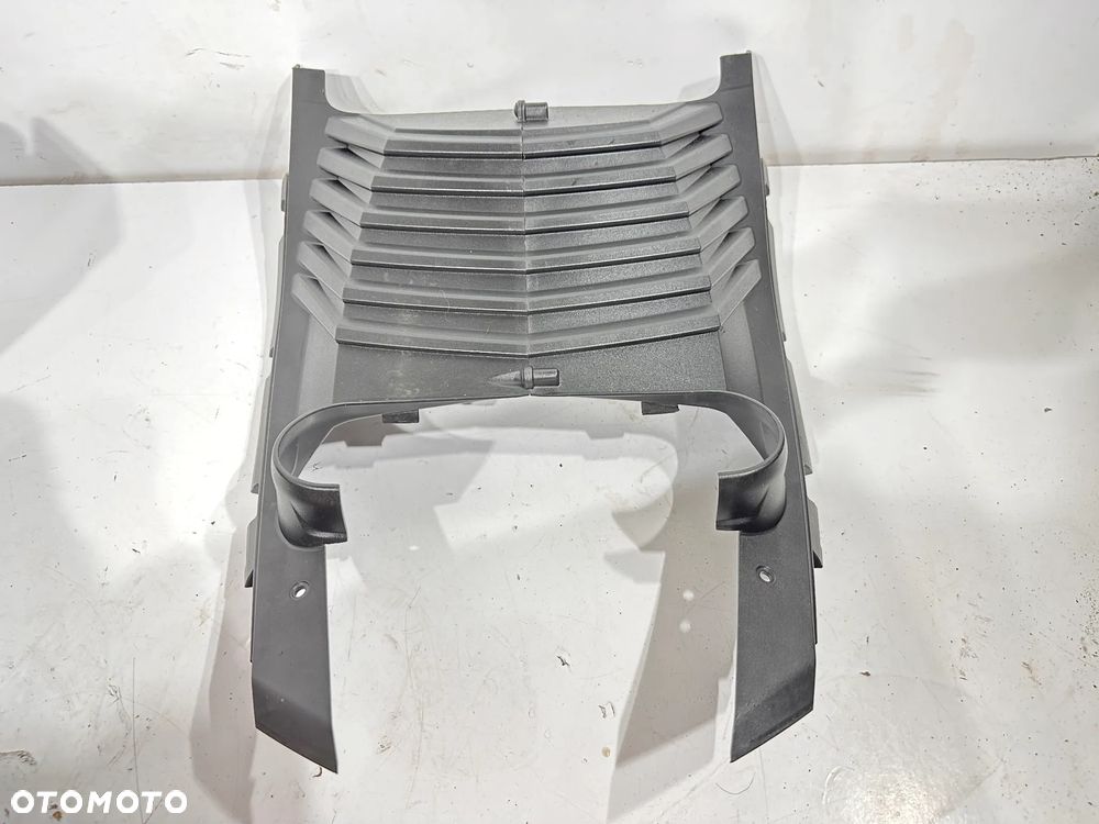 Spód nadkole tył  Piaggio 1 Active - 3