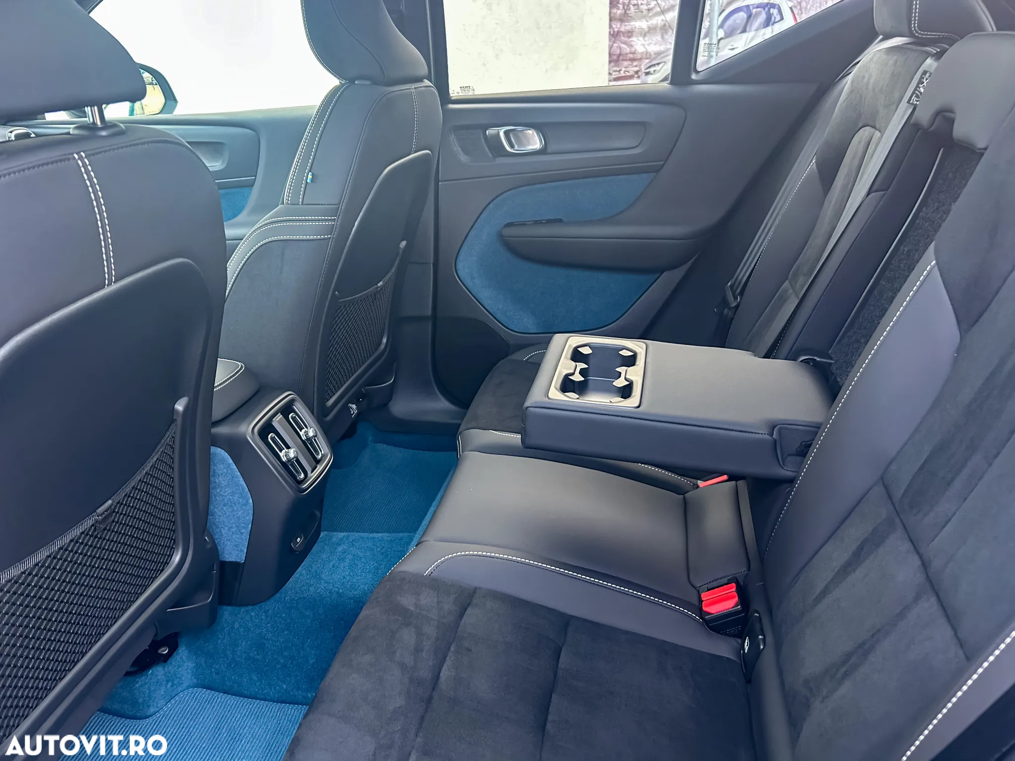 Volvo XC 40 Recharge Single Motor Extended Range RWD Ultimate - 17