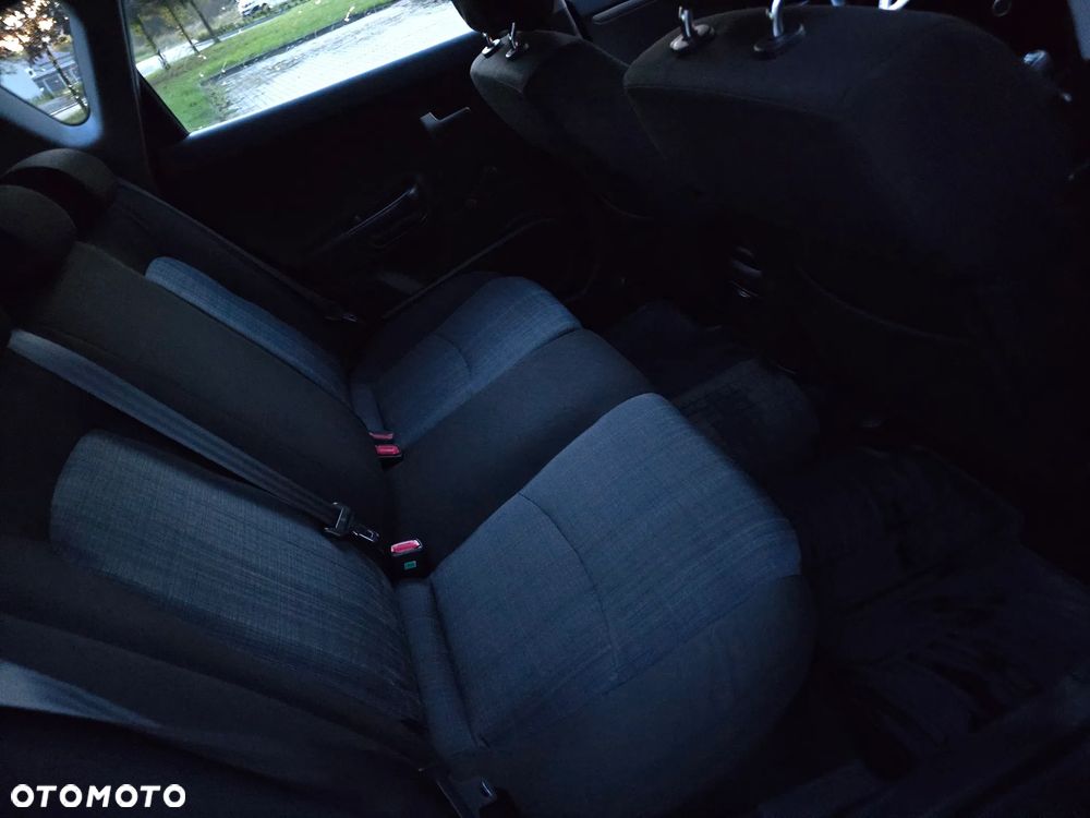 Kia Ceed - 8