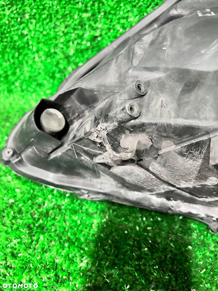 REFLEKTOR PRAWY TOYOTA AVENSIS T27 LIFT - 5