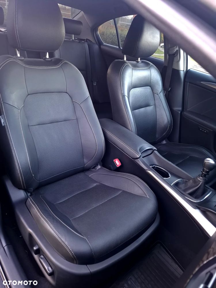 Toyota Avensis - 17