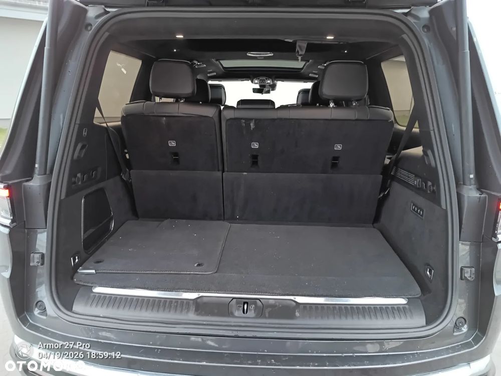 Jeep Grand Wagoneer - 12
