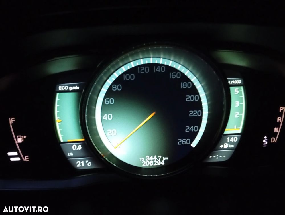Volvo XC 60 D5 AWD Kinetic - 8