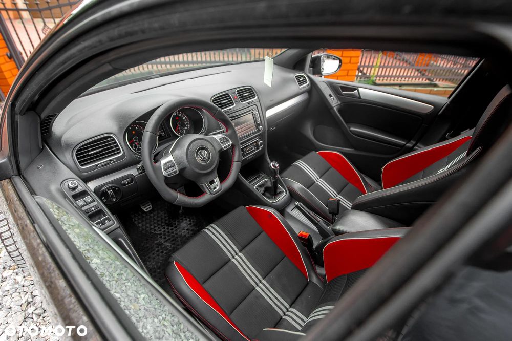 Volkswagen Golf 2.0 GTI adidas - 16