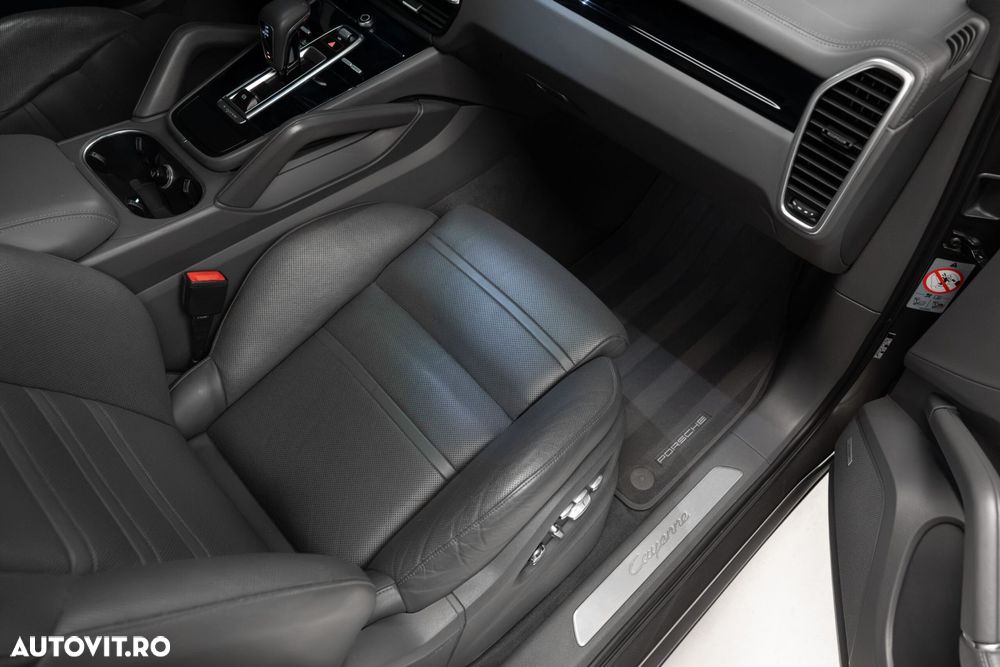 Porsche Cayenne - 39