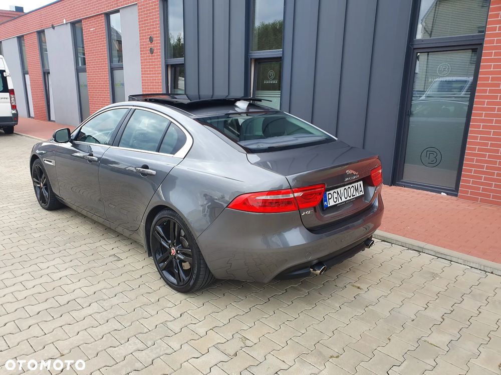 Jaguar XE - 8