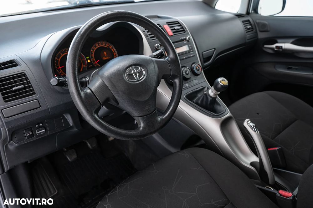 Toyota Auris 2010 photo 5
