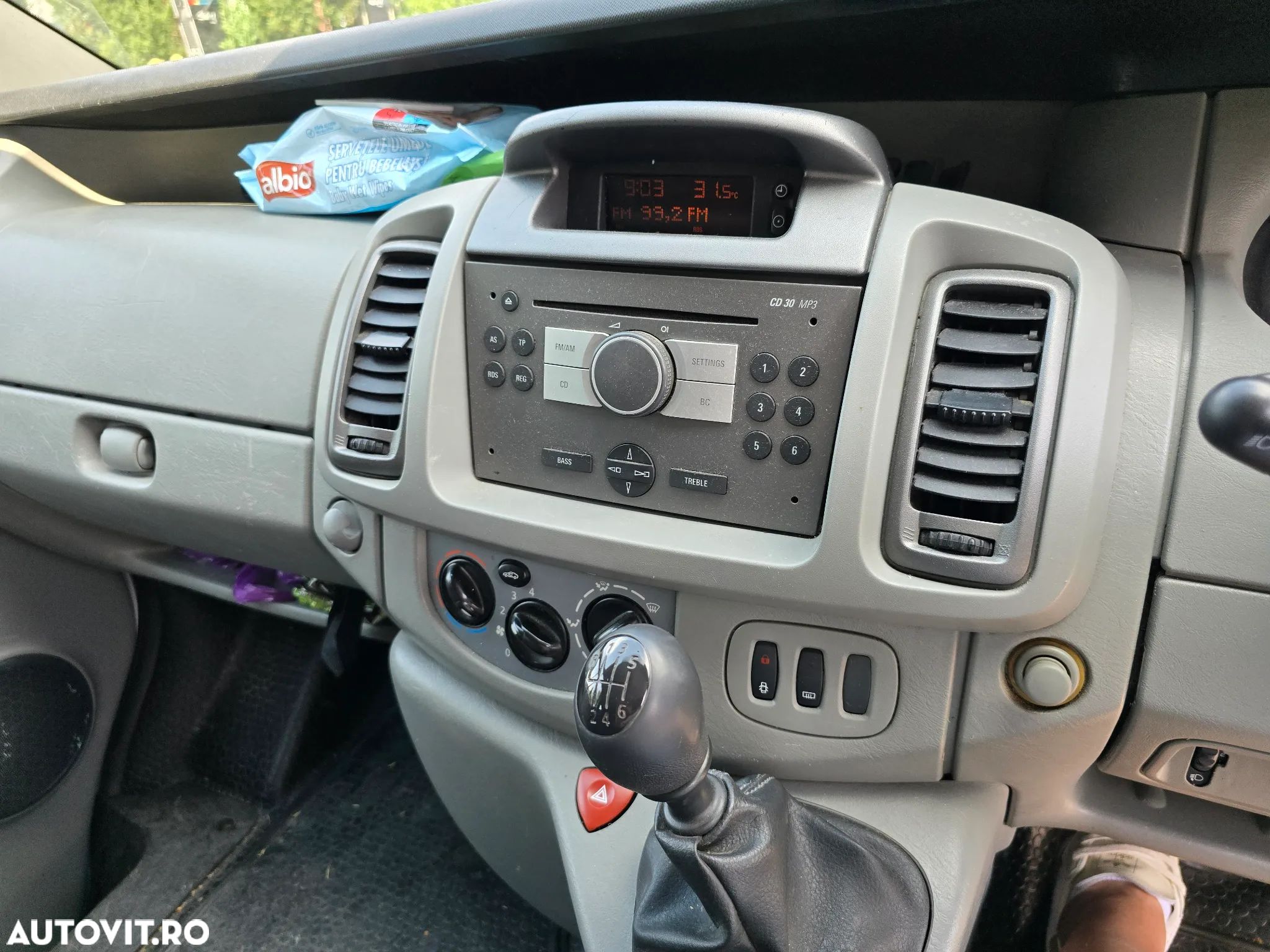 Opel Vivaro - 1