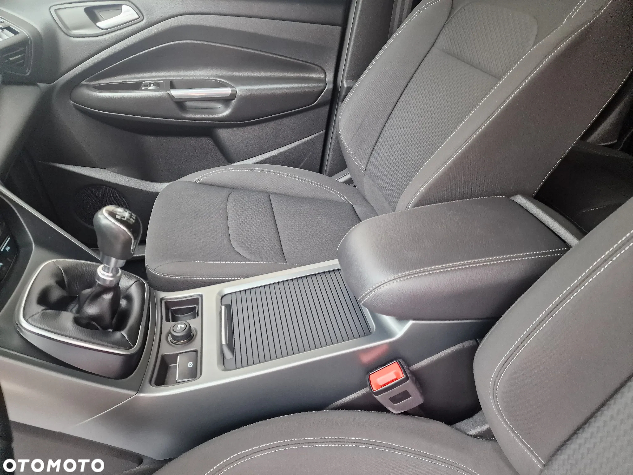 Ford Kuga 1.5 EcoBoost 2x4 Cool & Connect - 13