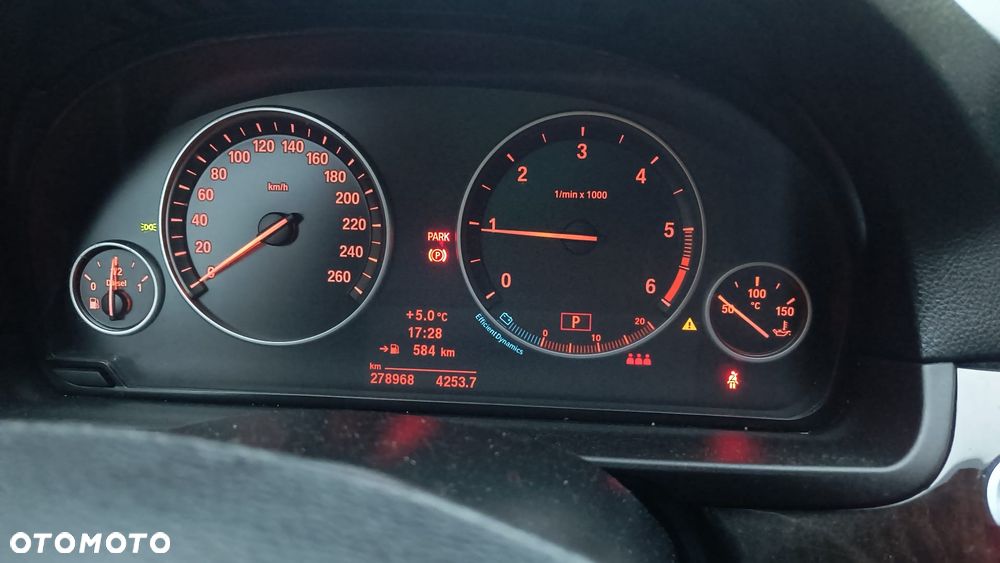 BMW Seria 5 525d xDrive - 11