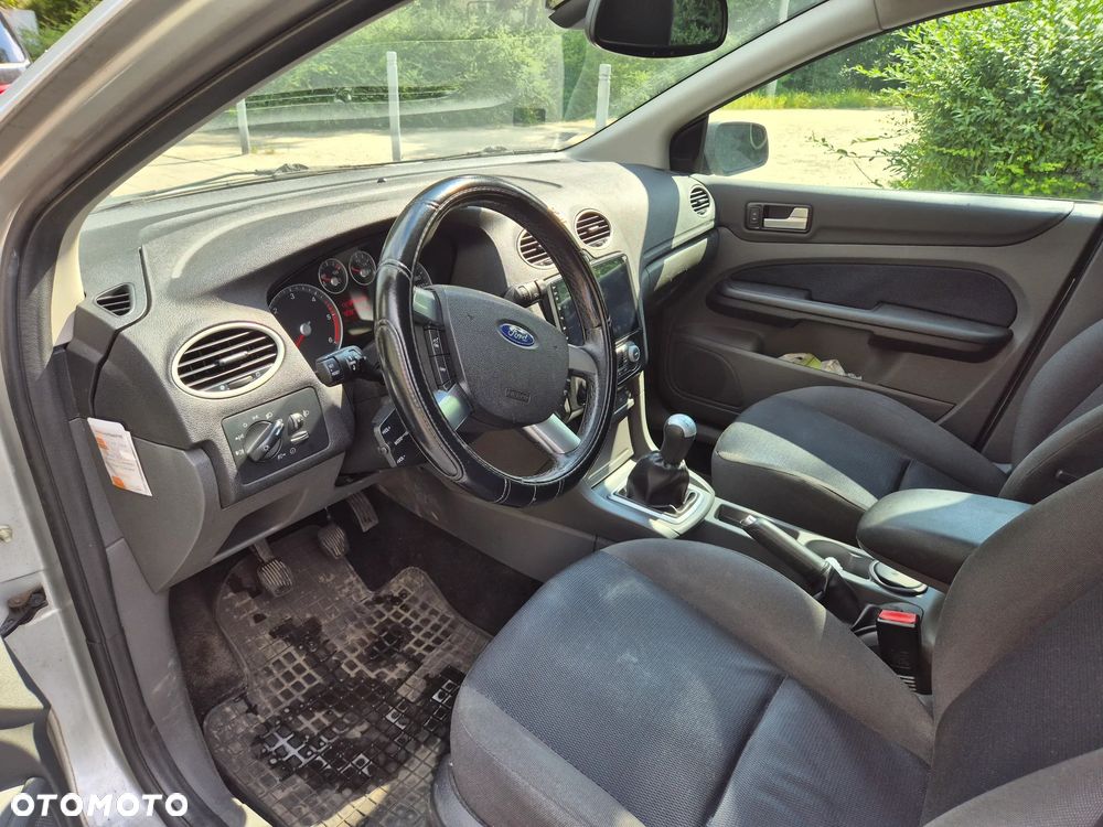 Ford Focus 1.6 TDCi DPF Ambiente - 9
