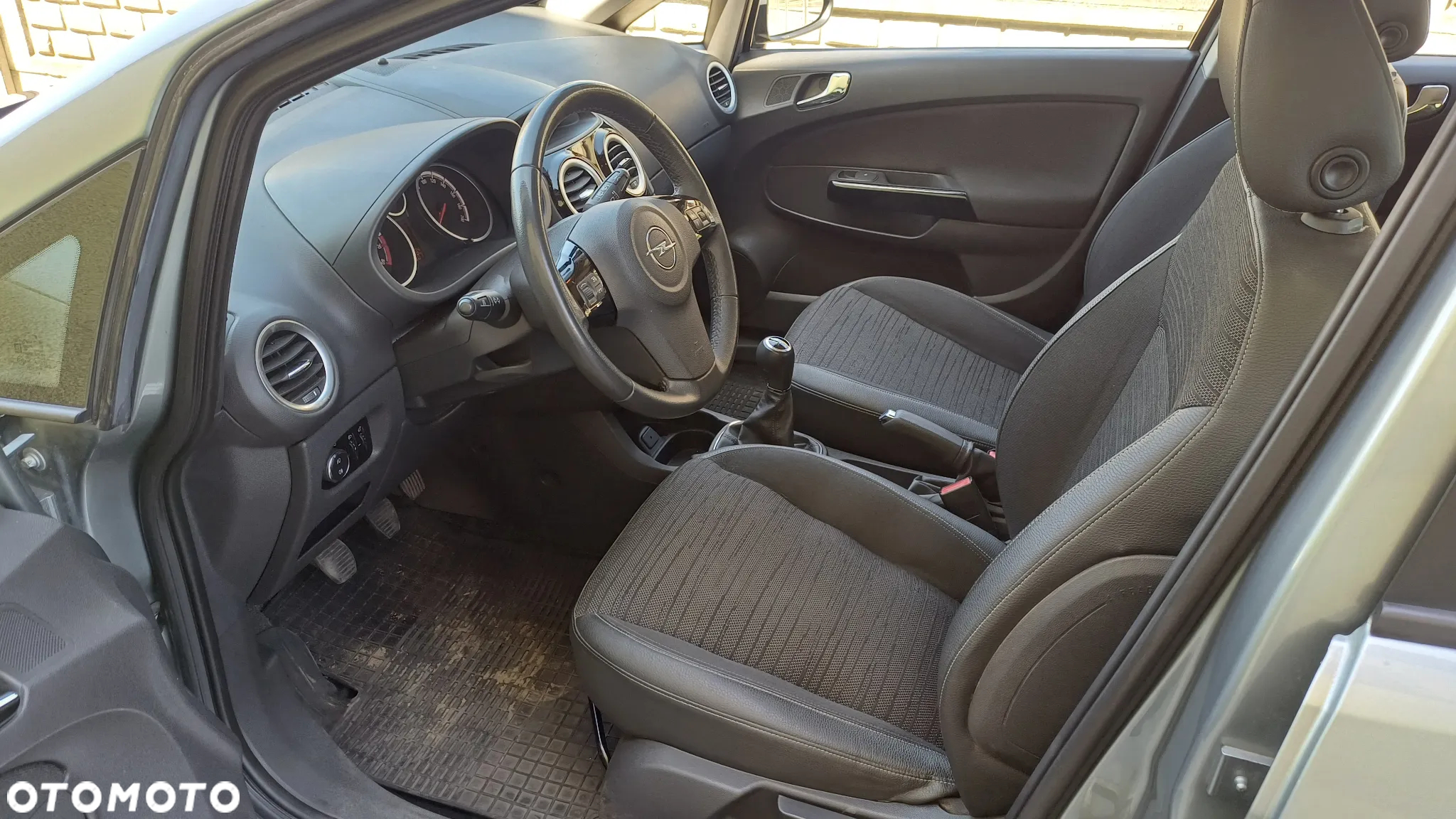 Opel Corsa 1.4 16V Cosmo - 7