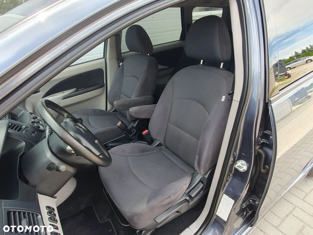 Mitsubishi Grandis 2.4 Motion - 26