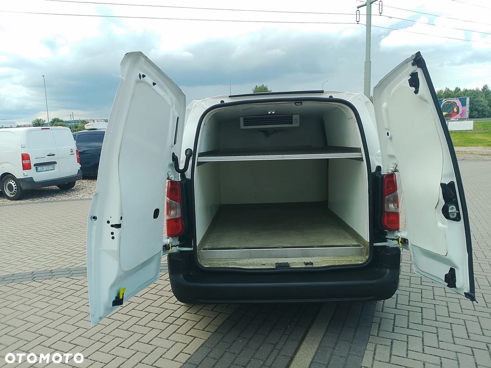 Toyota Proace Partner Berlingo Combo Doblo L2 Long Izoterma Chłodnia Salon PL półka Inox 3 osoby 2EUpal 2,5 DMC - 17