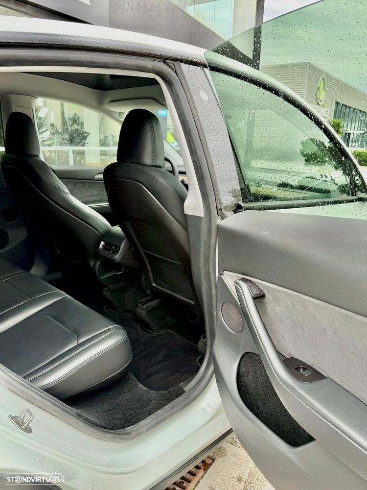 Tesla Model Y Performance Dual Motor AWD - 12