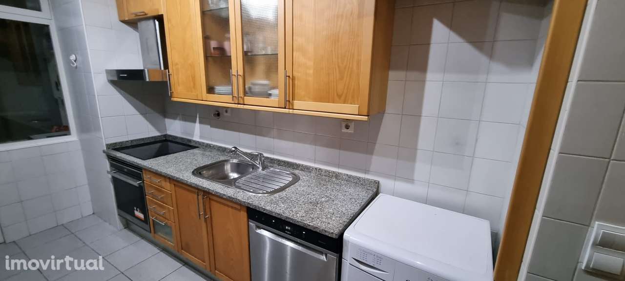 Apartamento T3 com terraço, garagem e localização central - Grande imagem: 5/39