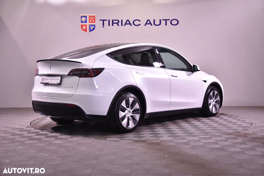 Tesla Model Y - 6