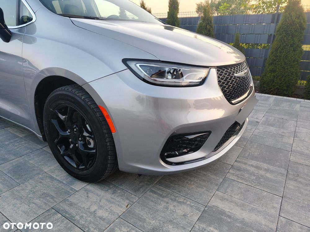 Chrysler Pacifica - 2