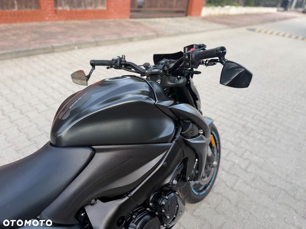 Suzuki GSX - 12