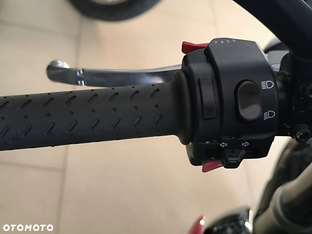 Triumph Street Triple - 24