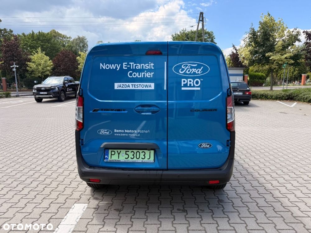 Ford Transit Courier - 10
