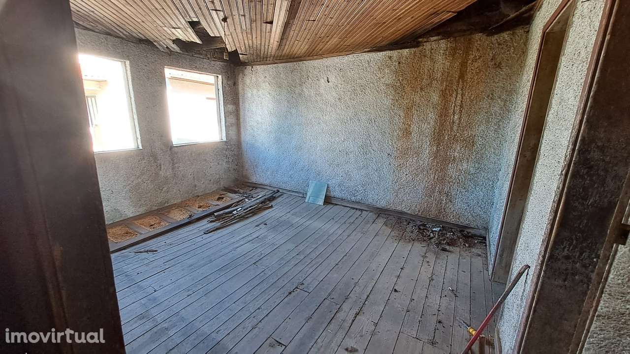 Moradia T2 para Reconstrução no Centro de Almalaguês - Grande imagem: 3/26