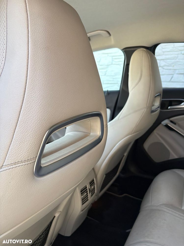 Mercedes-Benz A 200 Activity Edition - 11