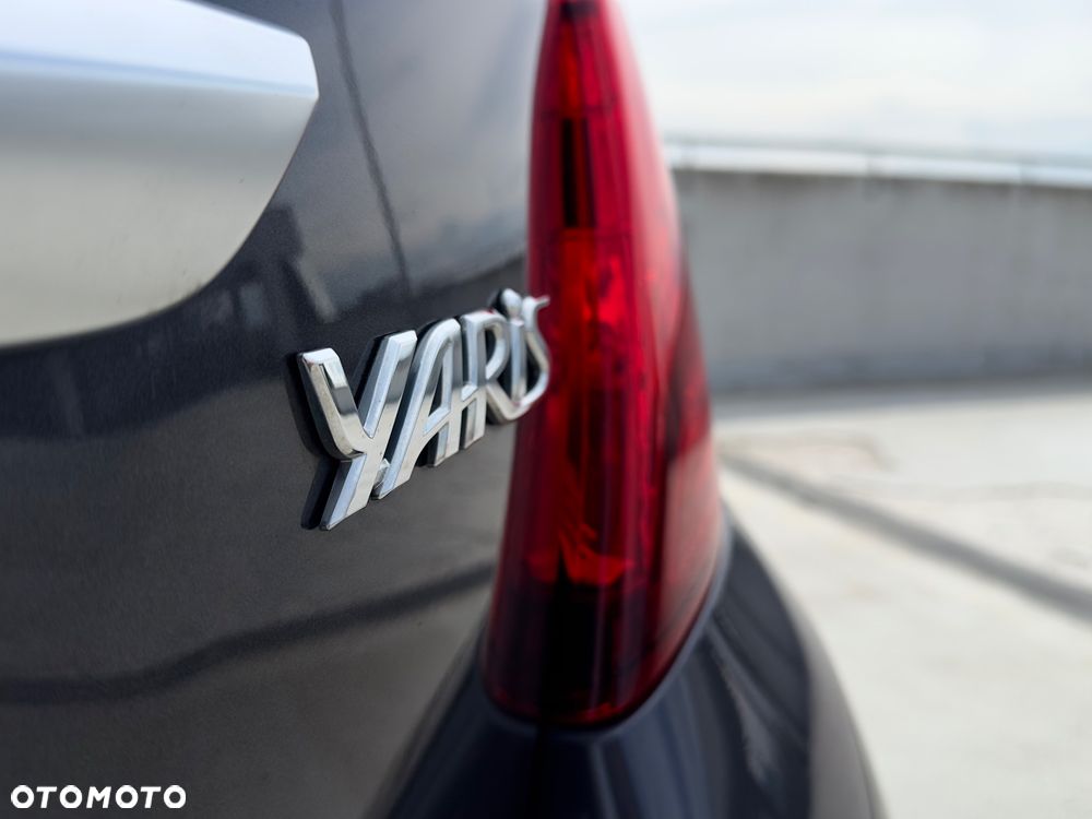 Toyota Yaris Hybrid 100 Premium EU6 - 25