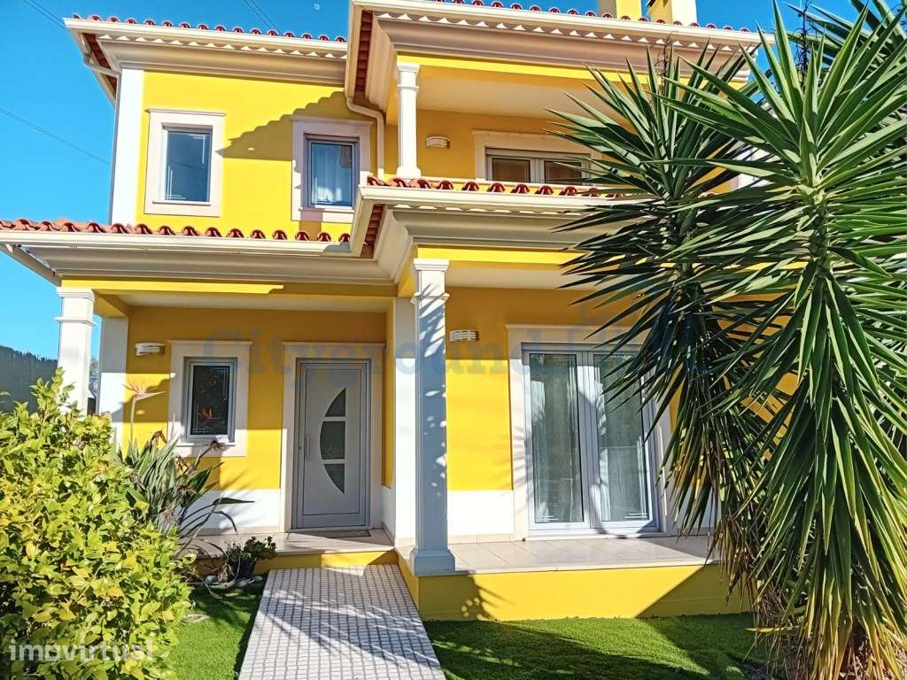 Moradia V3+1 com jardim e vista, a poucos minutos da Cidade de Leiria - Grande imagem: 2/26