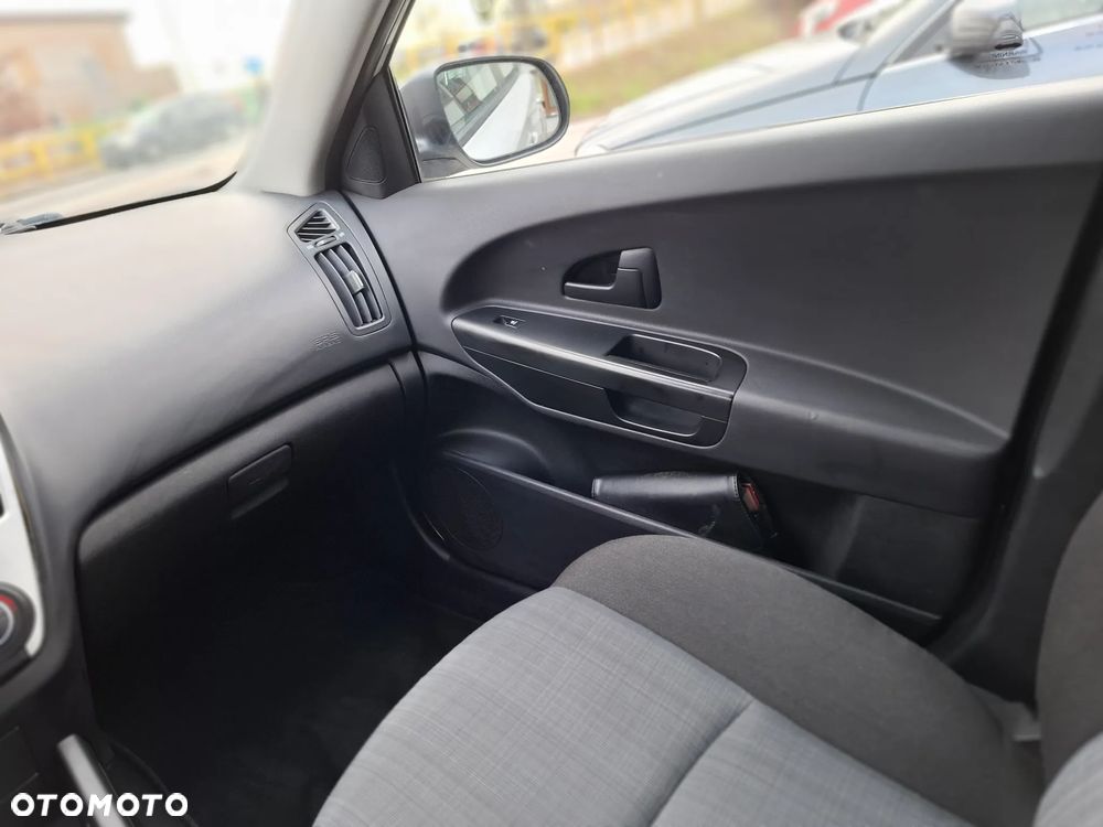 Kia Ceed 1.4 CVVT Dream-Team Edition - 9