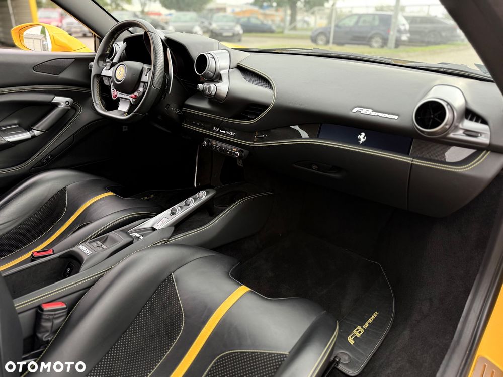 Ferrari F8 Spider - 16
